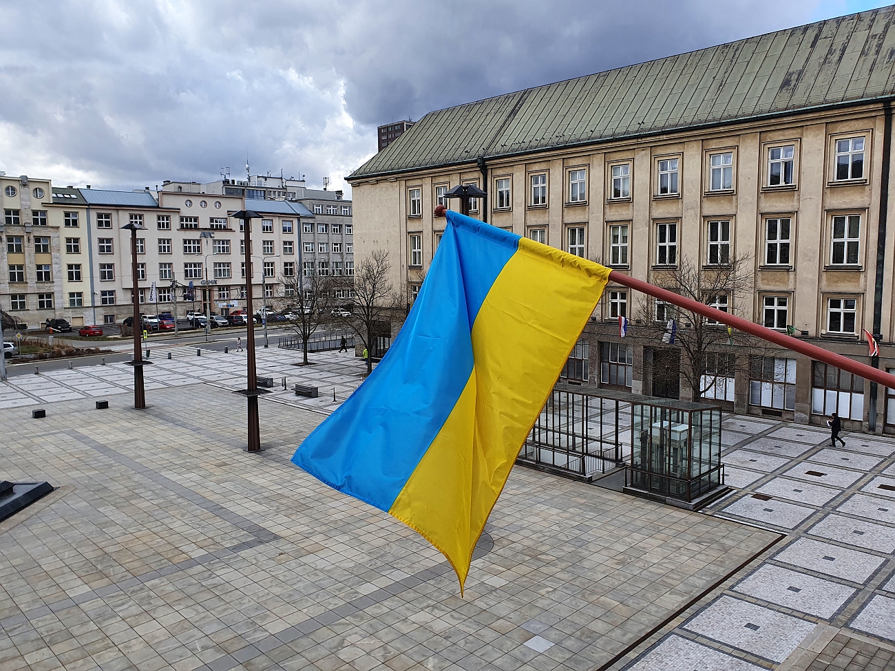 Ilustrační foto, ukrajinská vlajka na budově radnice. Foto:MMO Ilustrační foto, ukrajinská vlajka na budově radnice. Foto:MMO